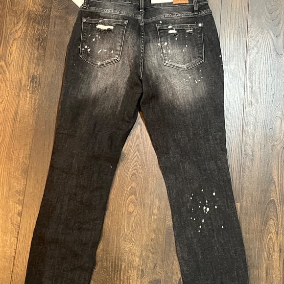 NWT Judy Blue Black Destroyed Mid Rise Roll Cuff Boyfriend Jeans JB8867 - Picture 3 of 4